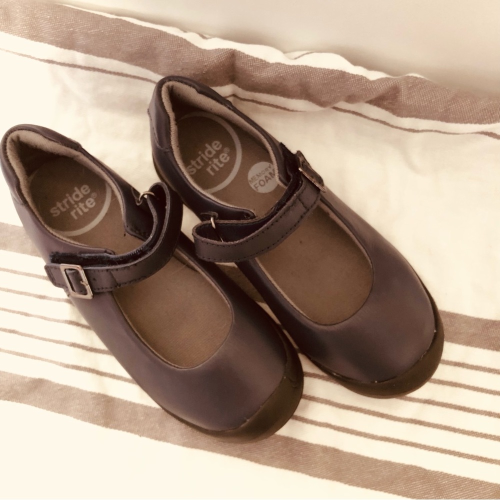 NEW w/out box Girls Navy Stride Rite Hush Puppies shoes.